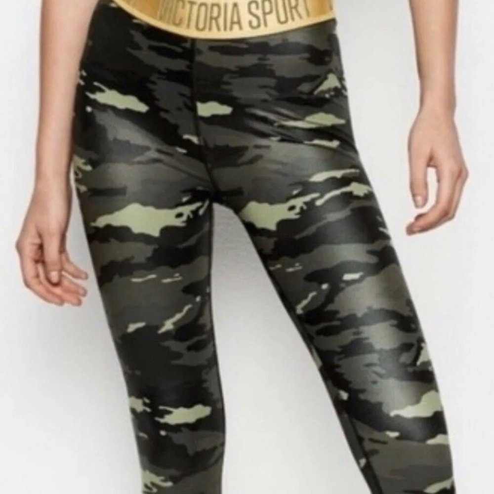 VICTORIAS SECRET SPORT- shiny camo leggings - grey/black - size M 🖤